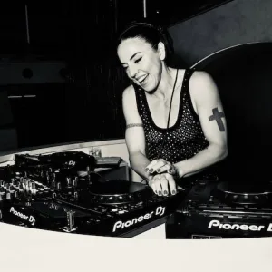 Spice Girl royalty Mel C to Kings Beach Tavern