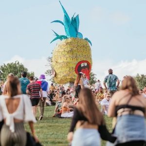 The Big Pineapple now has a permanent royal feature