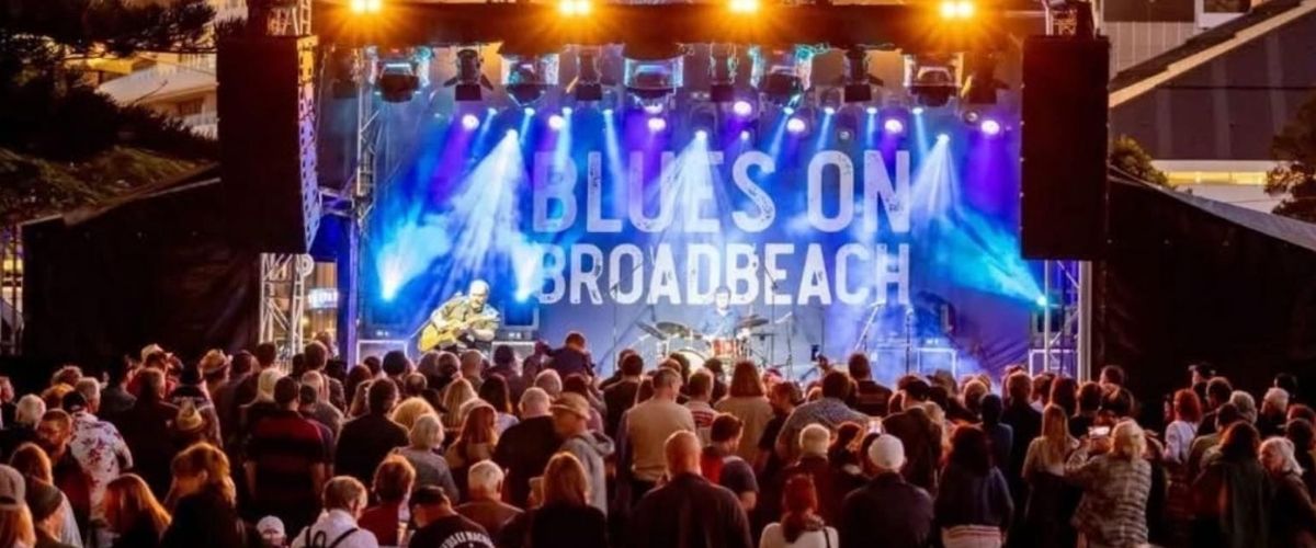 Blues on Broadbeach crowd