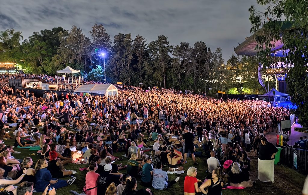 Photo of a huge crowd at G Flip