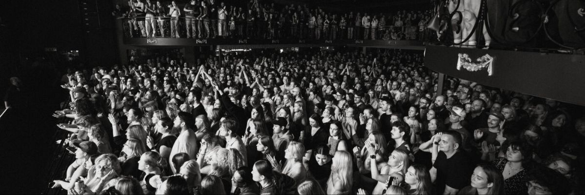 Photo of The Dreggs performing to a huge crowd at The Tivoli for Open Season.