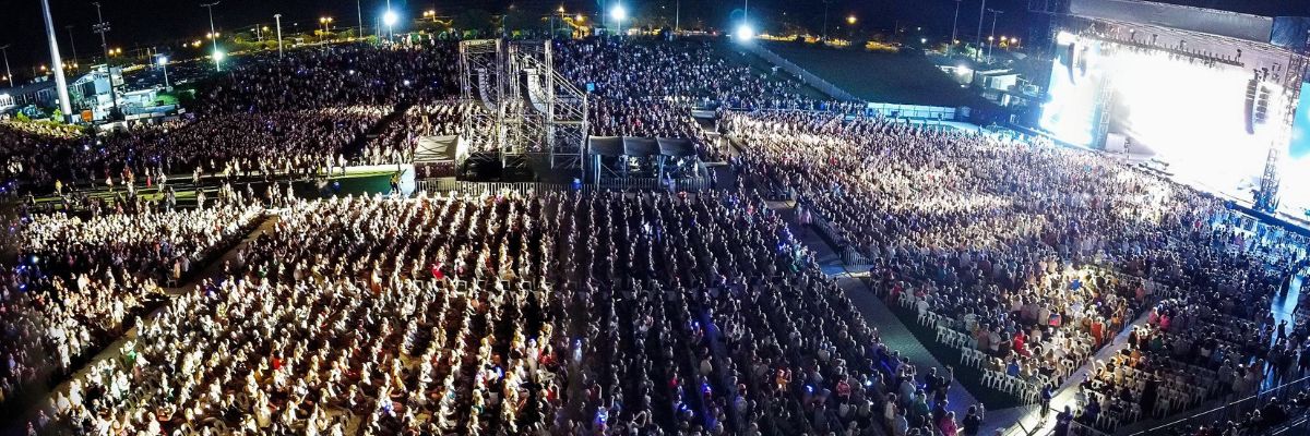 Photo of a huge crowd attending Sir Elton John at Sunshine Coast Stadium.