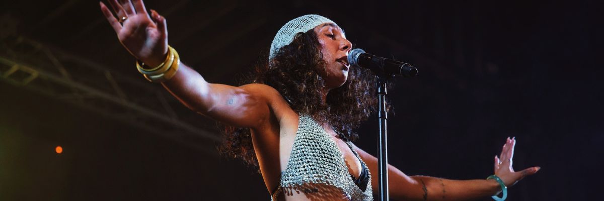 Miss Kaninna perform at The Station