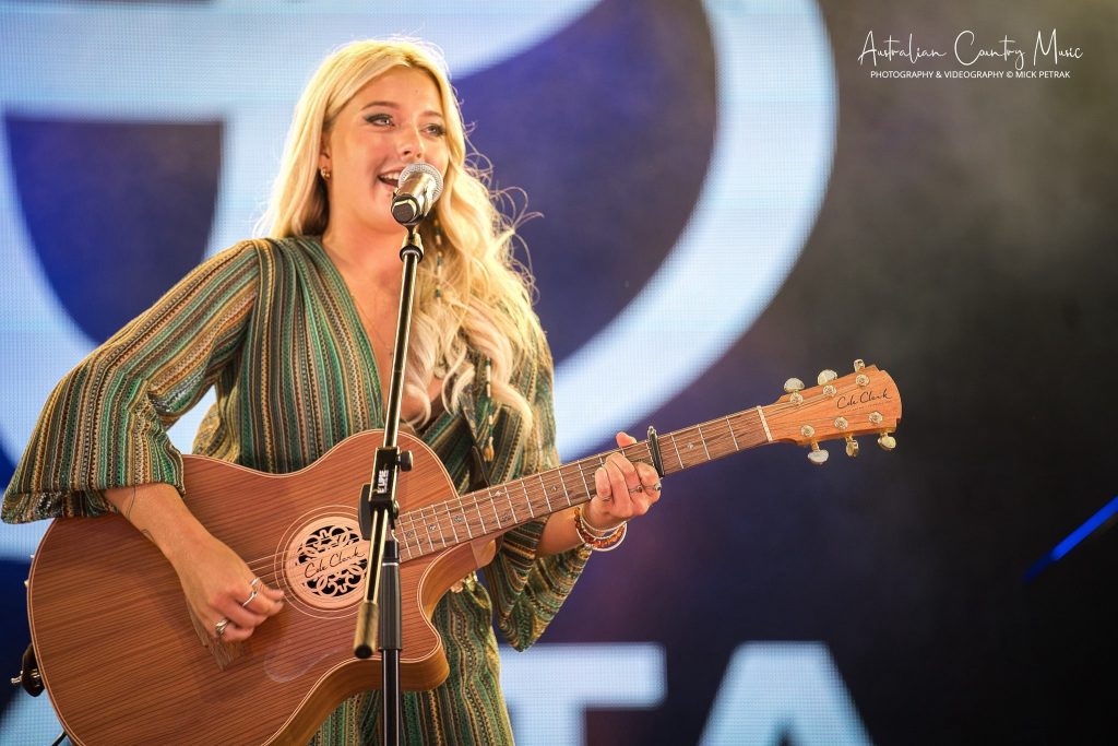 Sari Abbott performing live