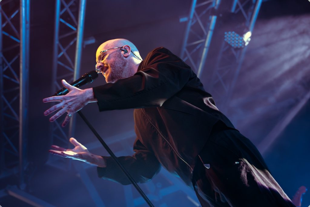 The Jungle Giants lead singer on stage.