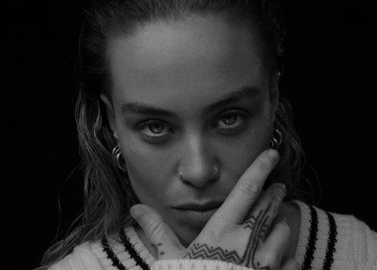 Tash Sultana performing live
