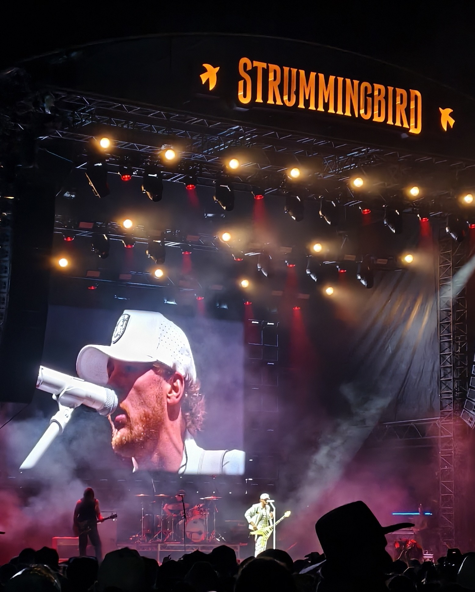 Bailey Zimmerman performing at Strummingbird Sunshine Coast. Photo: Melissa Kendrick.
